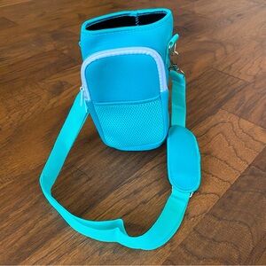 NWOT Turquoise Waterbottle Bag with White Accents